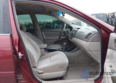 2004 Toyota Camry Le V6 z USA, uszkodzony, nr VIN 4T1BF32K64U077411